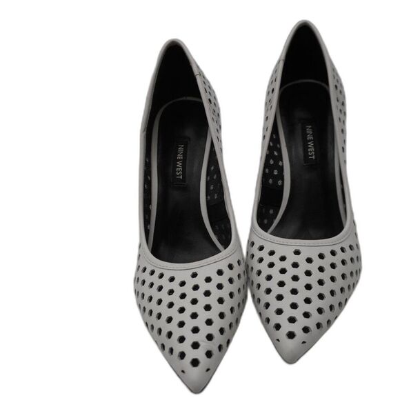 NINE WEST WHITE PERFORATED UPPER POINTED TOE PUMPS BLACK POLKA DOT CUTOUT SZ 9M - Picture 1 of 6